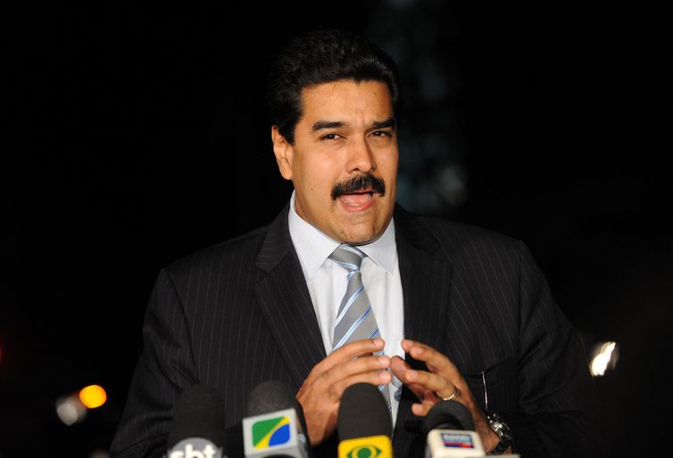 Maduro cita papa e pede que Congresso avalie casamento homoafetivo
