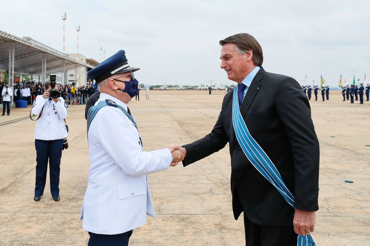 Bolsonaro participa da comemoração ao Dia do Aviador e da FAB