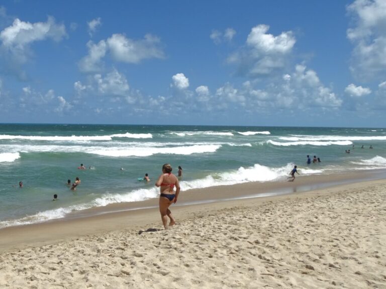 Praia do Futuro está toda própria para banho de mar