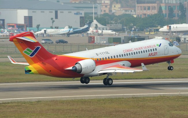 China Express encomenda 100 aeronaves COMAC