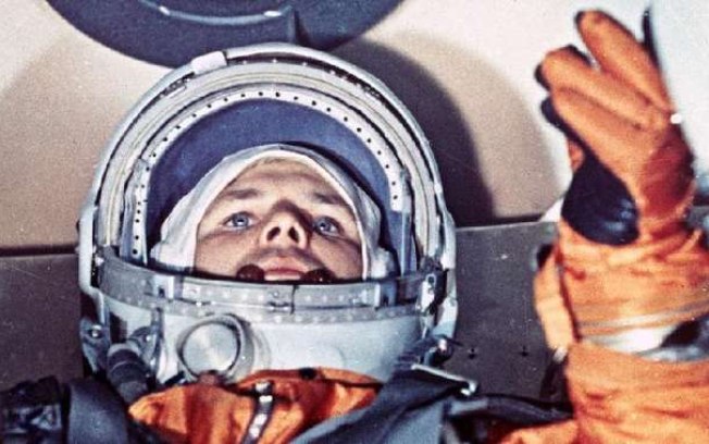 Astronautas russos urinam em pneu antes de irem ao espaço; entenda