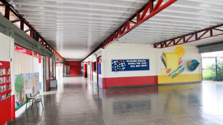 Propaganda regulamentada nas escolas do DF