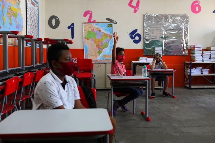 GDF tem cinco dias para definir plano de retorno às aulas, diz justiça