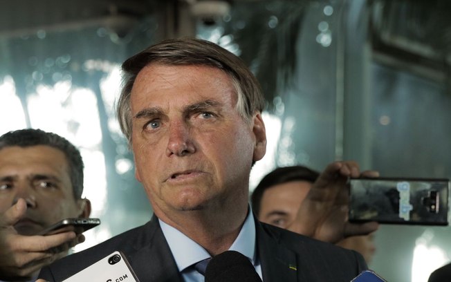 ‘No Brasil, cloroquina tem 100% de cura’, diz Bolsonaro a franceses; veja