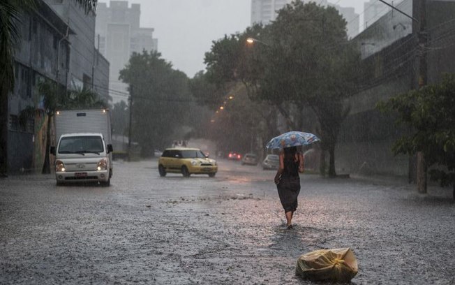 Chuva com granizo deixa São Paulo em estado de atenção; há chance de alagamentos