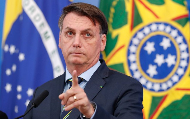 “Não é mais barato investir na cura do que na vacina?” diz Bolsonaro