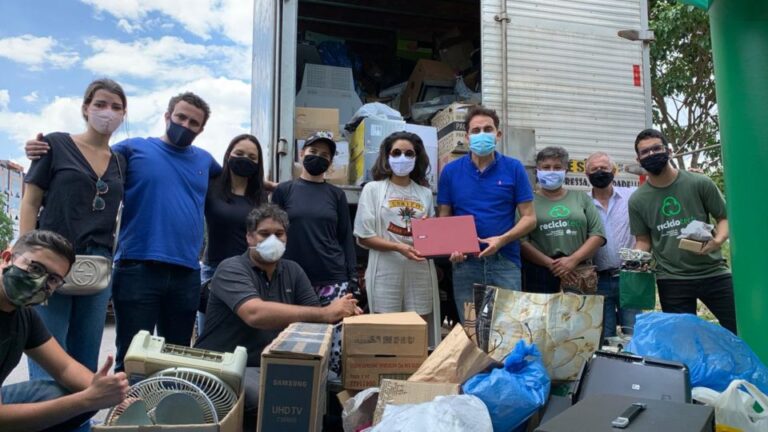 Em um dia, Reciclotech drive-thru arrecada 7,5 toneladas de lixo eletrônico