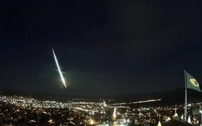 “Bola de fogo no céu”: meteoro é visto em diversas cidades da Bahia; assista