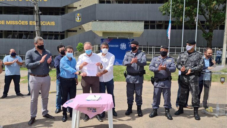 Governador assina Ordem de Serviço para construção de quadra poliesportiva na Cimesp