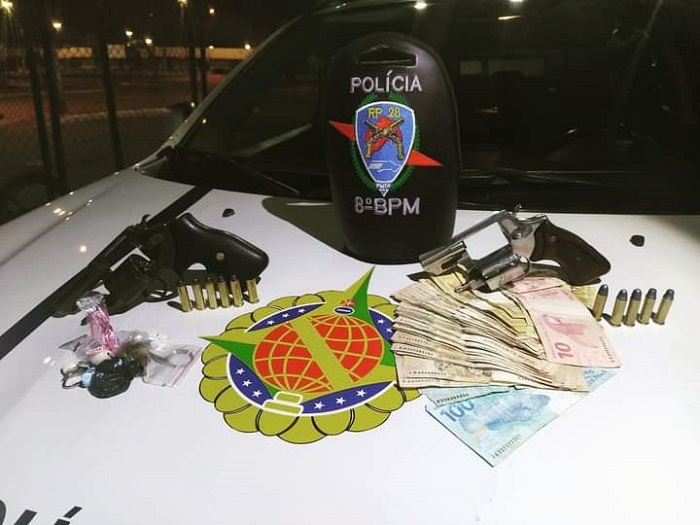 Após disparo de arma de fogo, PMDF prende homens com duas armas, drogas e R$ 2 mil em espécie em Ceilândia