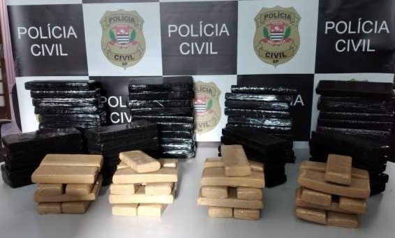 Casal é preso com 96 tijolos de maconha em São Carlos