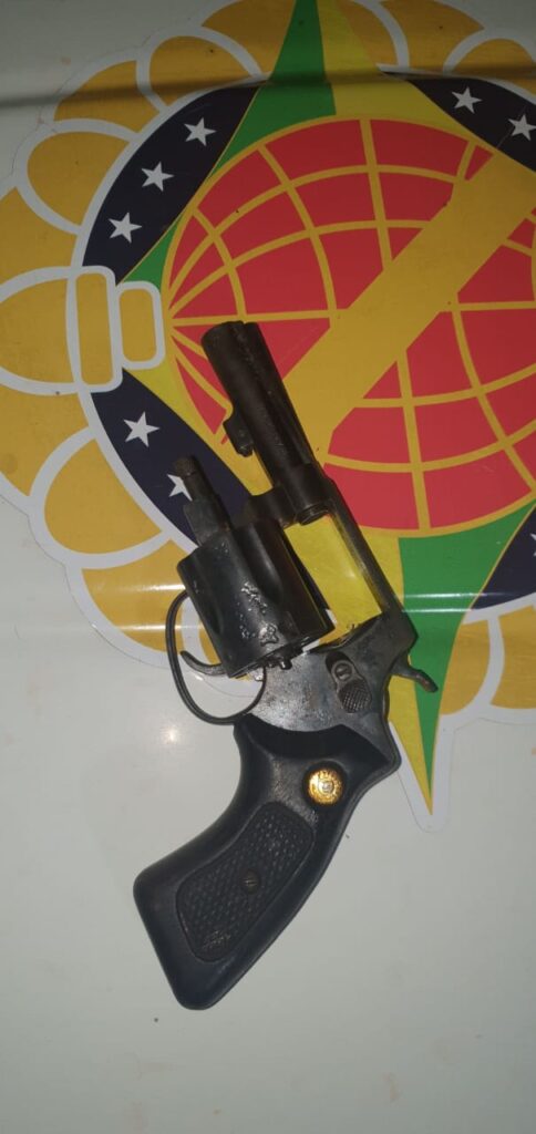 PMDF apreende arma de fogo e drogas com adolescente no Lúcio Costa