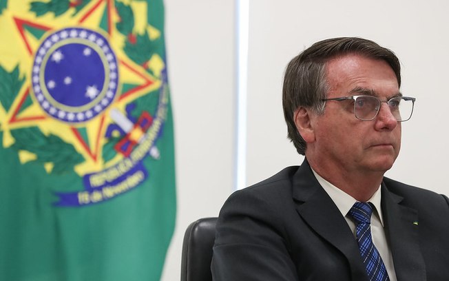 Bolsonaro diz que pode reeditar decreto sobre o SUS e só revogou por reação