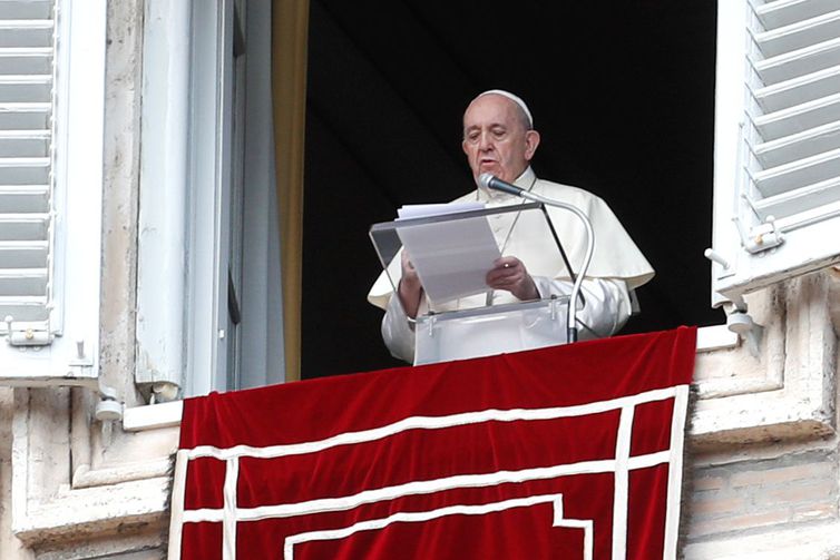 Papa condena ataque “selvagem” a uma igreja na França