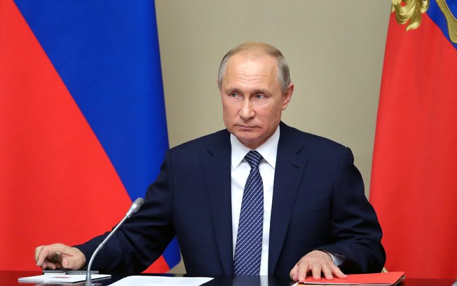 Putin espera que a vacinação em massa ocorra no final deste ano