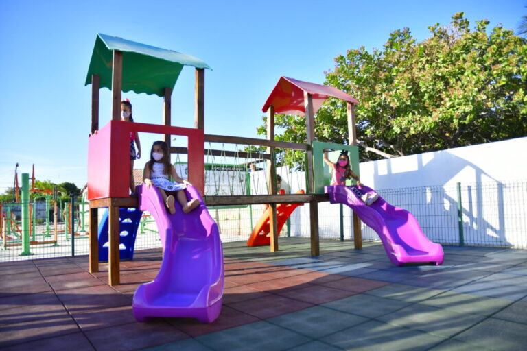 Ceará chega a 117 brinquedopraças entregues com a inauguração de equipamentos em Aiuaba, Itaiçaba, Santa Quitéria e Trairi