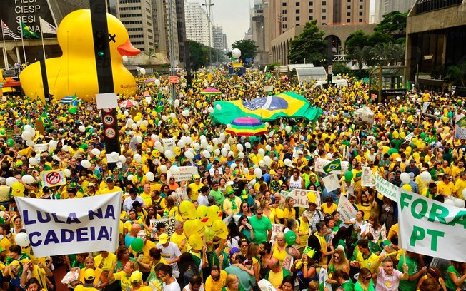 “Me traiu com a psiquiatra dele; descobri numa manifestação contra a Dilma”