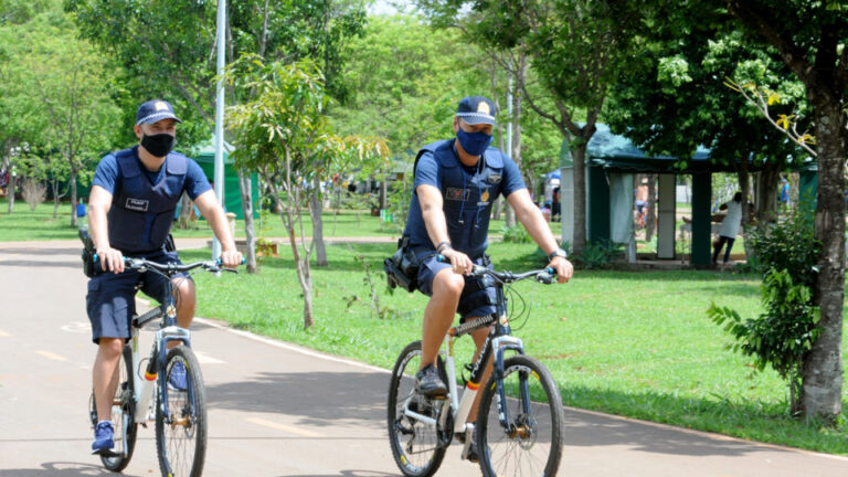 Policiais de bicicletas reforçam segurança no Parque da Cidade