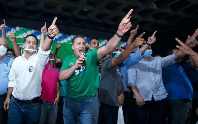 Prefeito de Vitória testa positivo para Covid-19 após evento com 2 mil pessoas