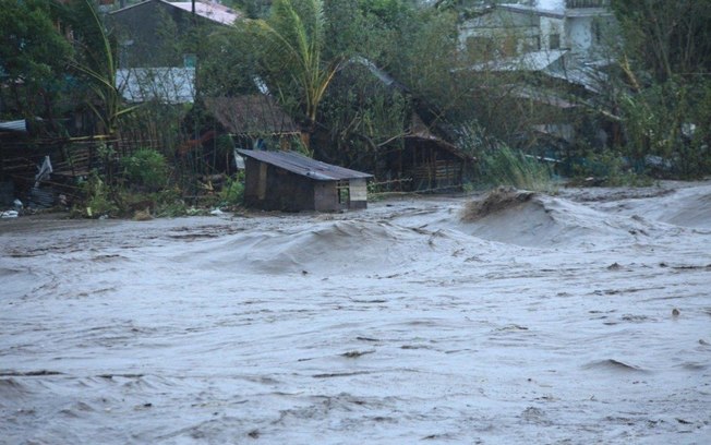 Tufão mais forte do ano atinge Filipinas, deixando pelo menos 10 mortos