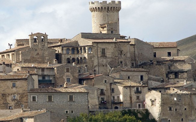 Vila na Itália oferece R$ 290 mil para pessoas que querem se mudar para lá