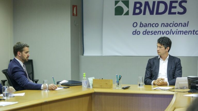 Em Brasília, Leite acompanha estágio de modelagens de projetos no BNDES