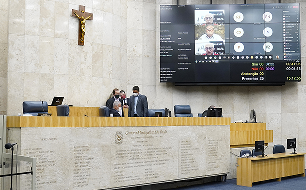 Em Sessão Plenária, vereadores debatem sobre demandas municipais, educação e política internacional