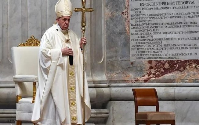 Papa é herege, indigno e necessita de conversão, dispara padre italiano em missa