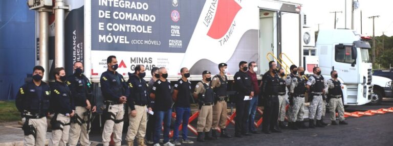 Operação policial resulta em centenas de prisões