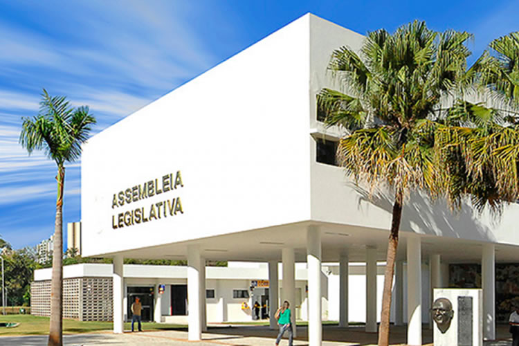 Diversos ofícios em respostas a deputados são lidos em plenário