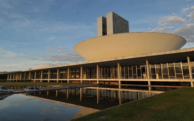 Senadores derrubam veto de Bolsonaro à desoneração da folha; entenda