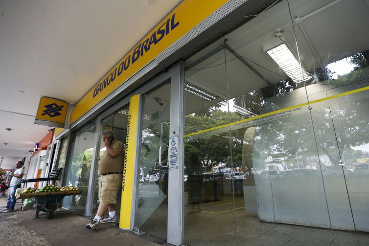 BB tem lucro líquido de R$ 3 bi no 3º trimestre, queda de 27,5%