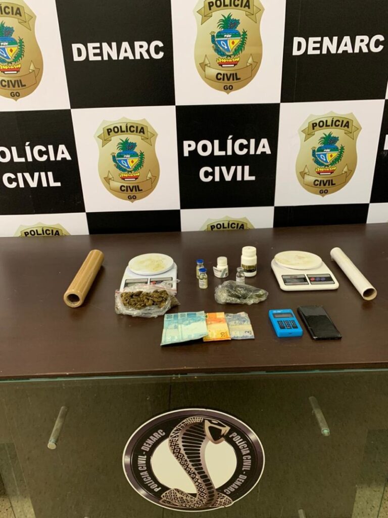 Denarc prende homem suspeito de comercializar drogas e medicamentos proibidos