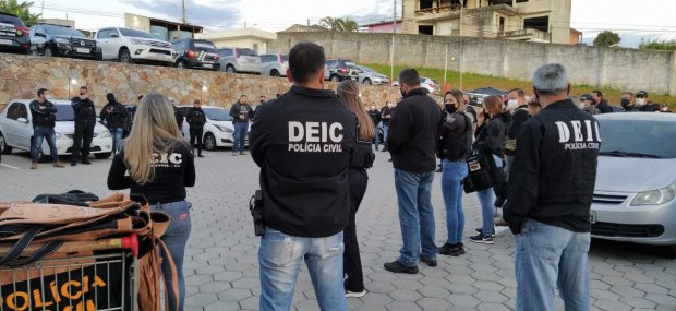 Polícia Civil realiza a operação “Mecanismo Verde” e cumpre 35 mandados em combate à organização criminosa em Florianópolis