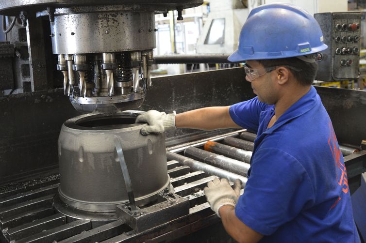 Ipea: setembro tem aumento de 5,8% na demanda por bens industriais