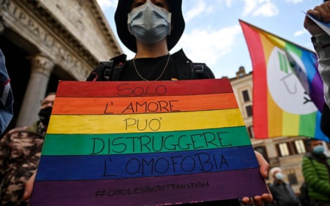 Projeto transforma violência contra LGBTQI+ em crime de ódio na Itália