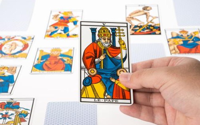 2021: Descubra como será o Ano do Papa no Tarot!