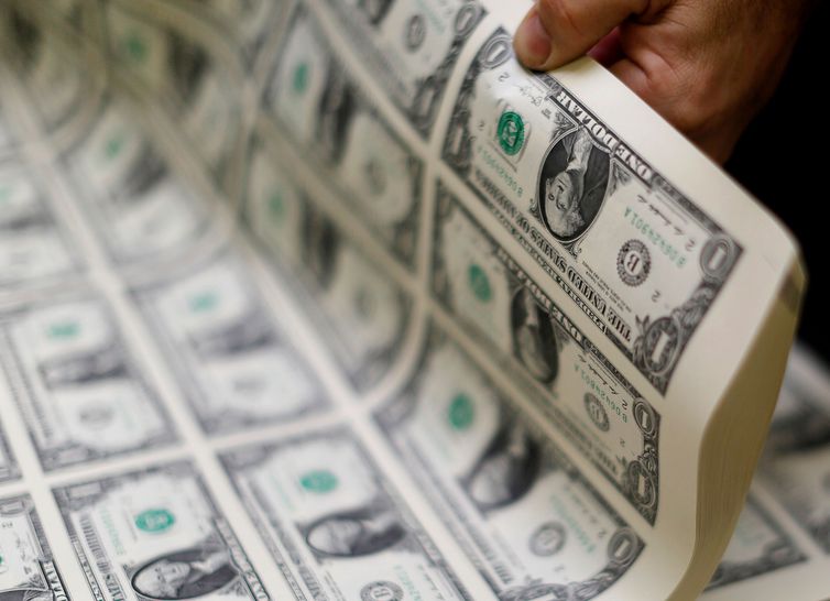 Dólar cai para abaixo de R$ 5,40 com expectativa de vitória de Biden