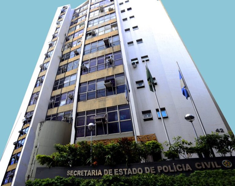Mais de 750 quilos de cocaína pura são apreendidos no Porto do Rio