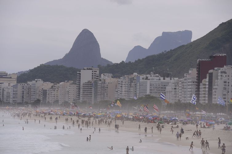 Rio tem primeiro sábado de permanência liberada nas praias