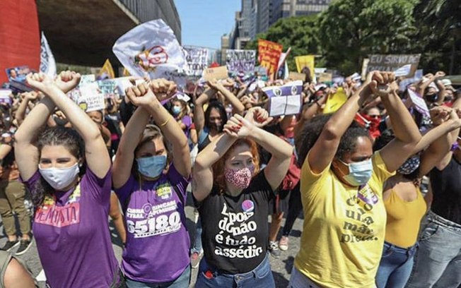 Protesto na Avenida Paulista pede justiça pela influenciadora Mari Ferrer