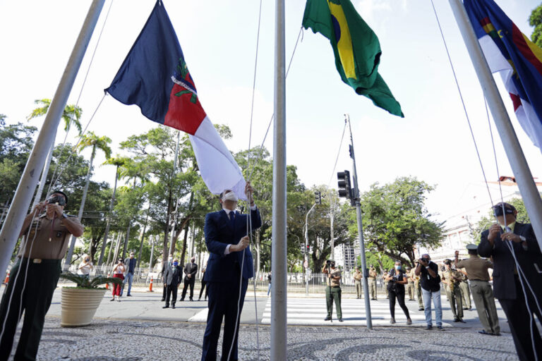 Paulo Câmara destaca valores da Independência do Brasil em cerimônia alusiva ao marco