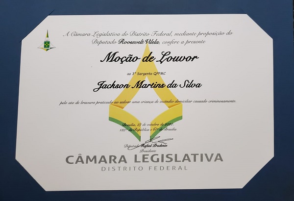 Policial militar recebe homenagem por salvar uma criança de um incêndio no Guará
