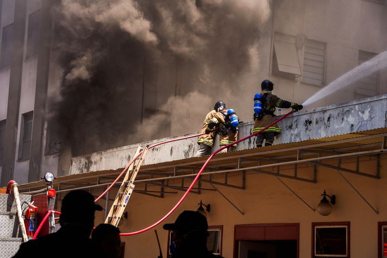 Polícia Federal ouve testemunhas de incêndio no Hospital de Bonsucesso