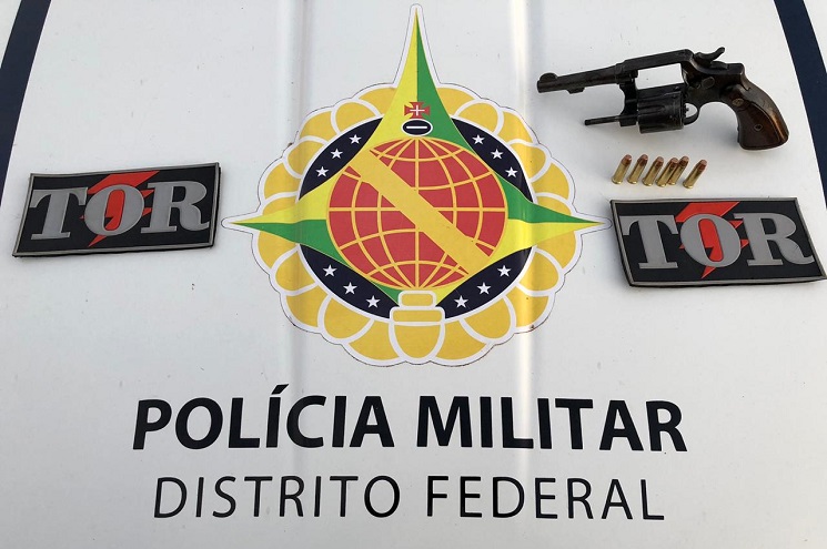 Policiais Militares detém condutor de veículo com arma de fogo