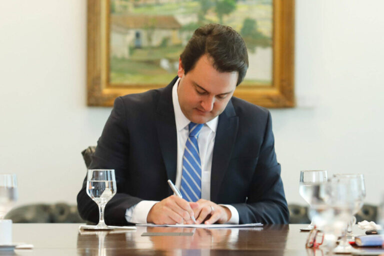 Governador autoriza pagamento   do 13° salário no dia 4 de dezembro
