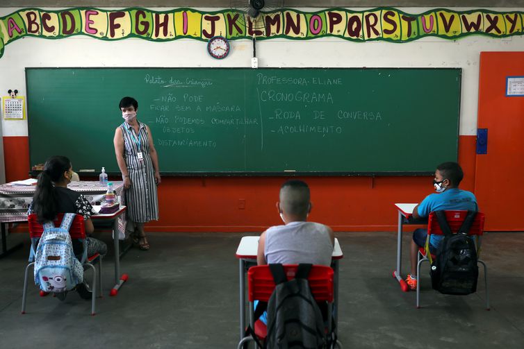 São Paulo só deve reprovar estudantes que não entregarem atividades