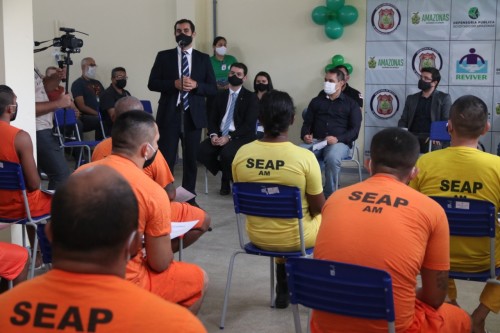 Escola da Defensoria Pública certifica detentos do Compaj após capacitação para remição da pena