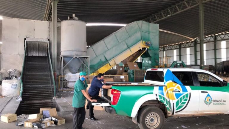 Brasília Ambiental recicla 200 quilos de arquivos