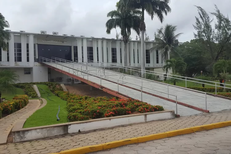 Complexo da Rampa: governadora apresenta prédio histórico a cônsul francês